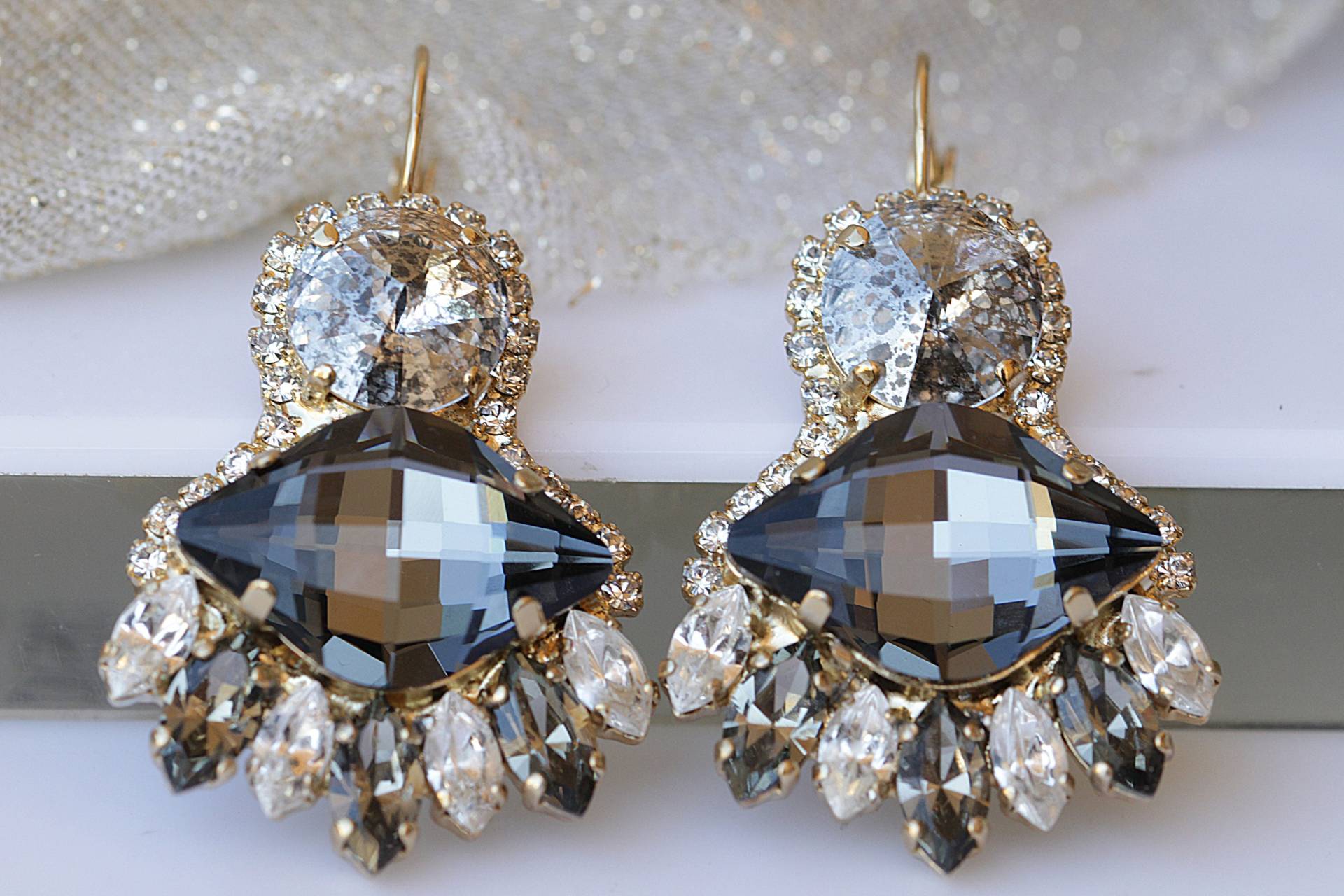 Graue Kristallohrringe Mutter Der Braut Statement Schmuck von rebekajewelry