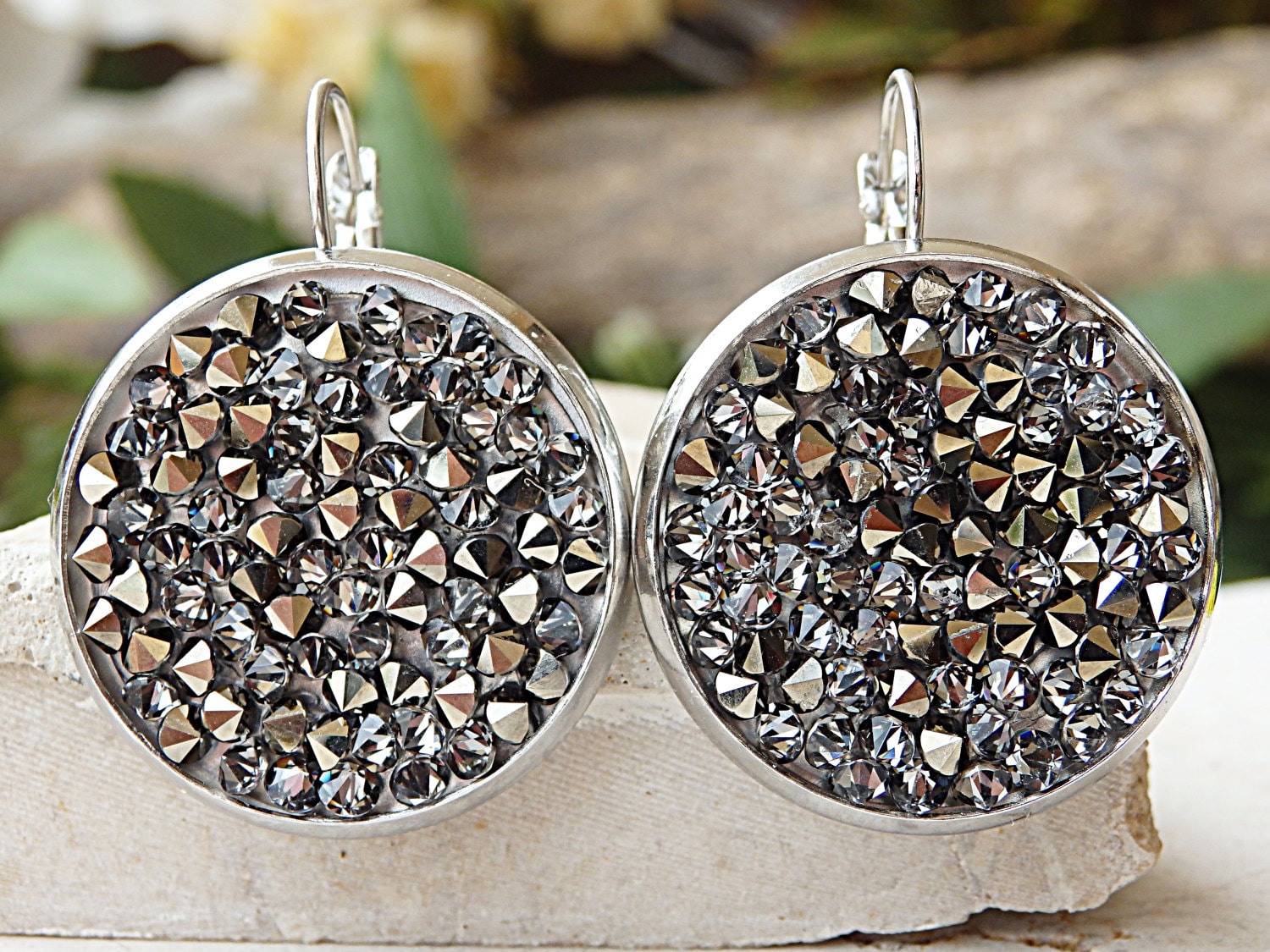 Graue Ohrringe, Runde Glitzer Kristall Smokey Disc Hängeohrringe, Bergkristall, Ohrringe von rebekajewelry