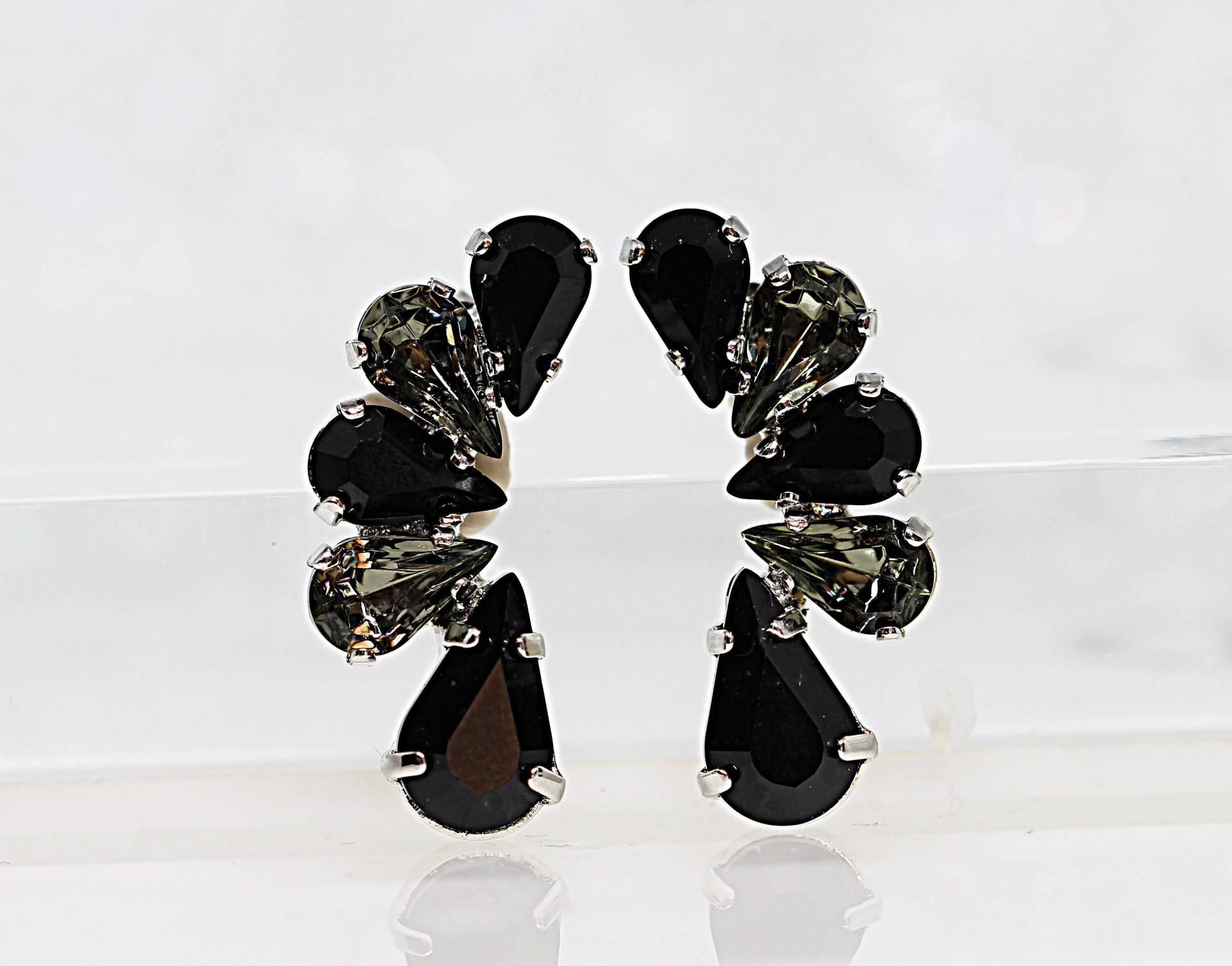 Elegante Kristall Ohrstecker Grauer Und Schwarzer Abendschmuck von rebekajewelry