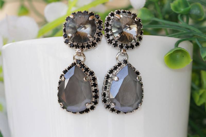 Grau Schwarze Ohrringe, Black Diamond Kronleuchter Ohrring, Ohrringe, Statement Grau Abend Nachlass Ohrring von rebekajewelry