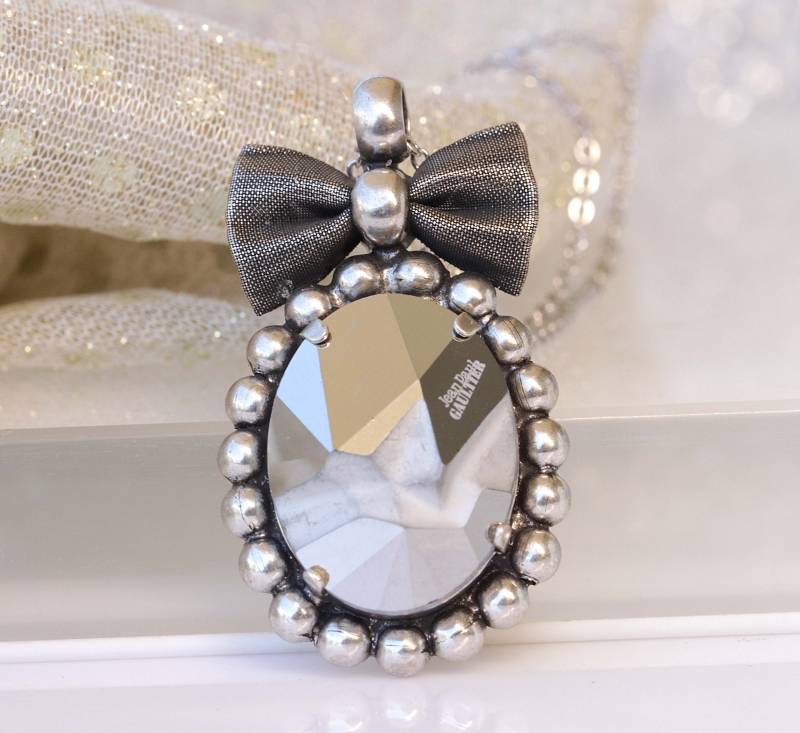 Grey Crystal Ribbon Bow Halskette 24K Gold Oder Silber Überzogen von rebekajewelry