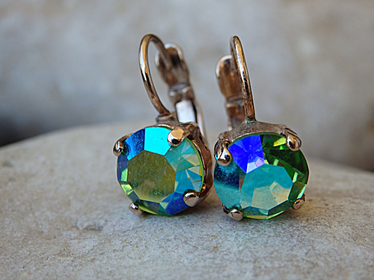 Grün Blaue Strass Ab Ohrringe. Grüne Tropfen Rose Gold Halo Kristall Damen Kleine Goldfarbene Ohrringe von rebekajewelry