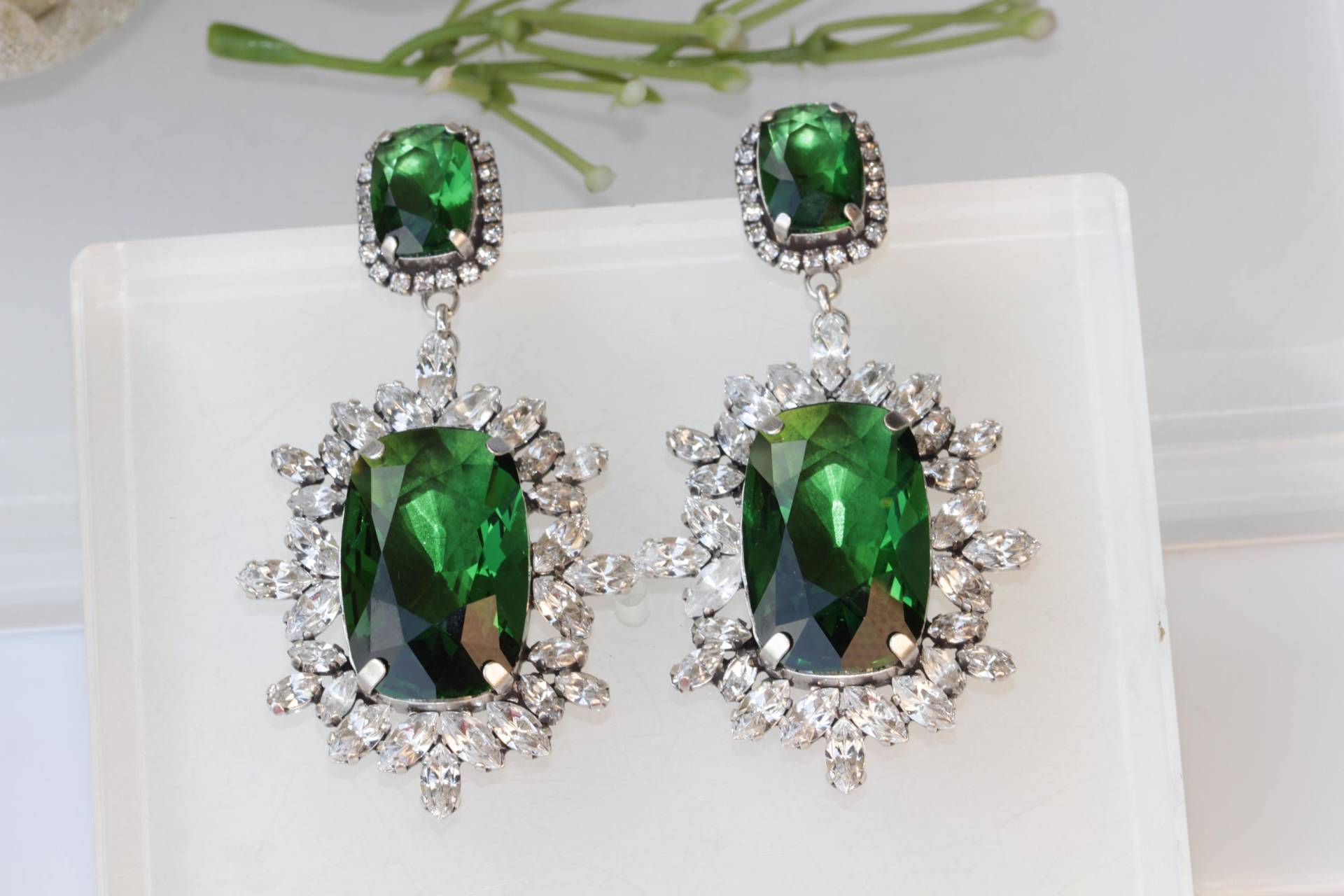 Smaragdgrüne Kristall-Ohrringe Statement-Ohrringe, Formeller Brautschmuck von rebekajewelry