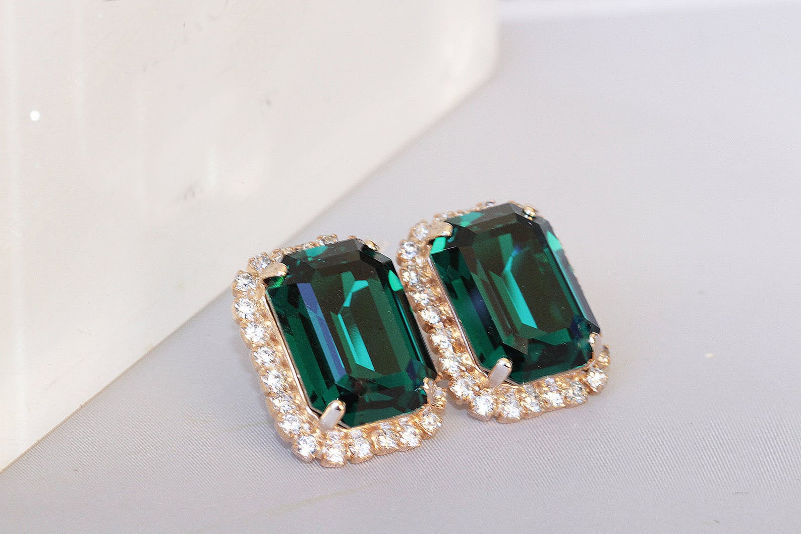 Smaragdgrüne Kristall Ohrstecker Abschlussball Braut Ohrringe von rebekajewelry