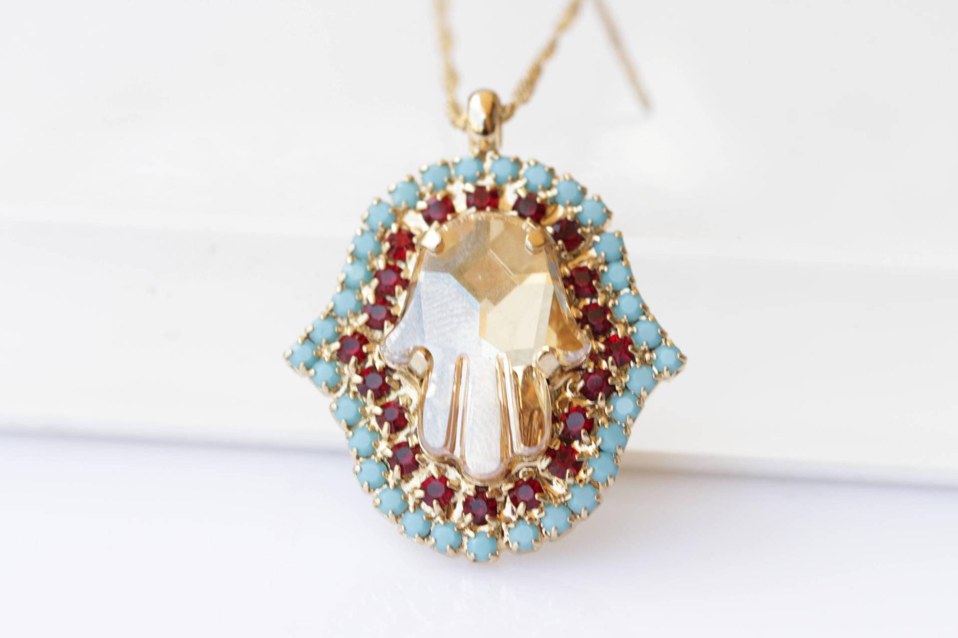 Hamsa Halskette, Hamsa Evil Eye, Glückskette, Statement Anhänger, Einzigartige Hand Gold Türkis Halskette, Champagner Rot von rebekajewelry