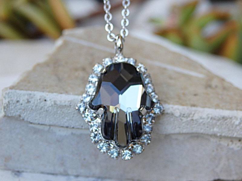 Crystal Hamsa Halskette Grauer Stein, Religiöser Schmuck von rebekajewelry