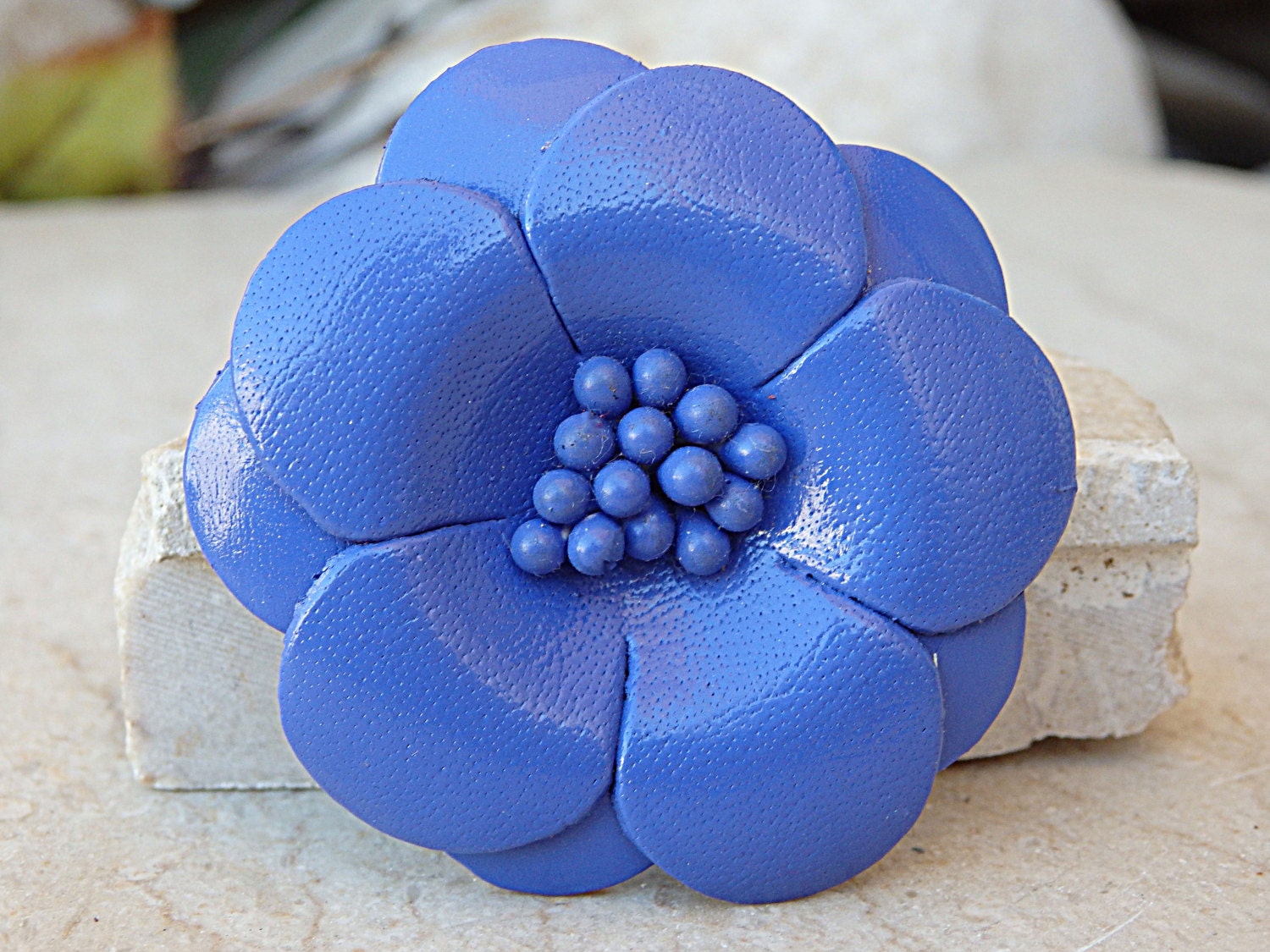 Handgefertigte Blau Leder Blumen Brosche - Geschenk Für Sie von rebekajewelry