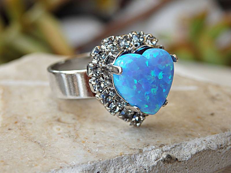 Herz Opal Ring, Brautring, Verliebten Ringe. Jubiläumsringe. Brautjungfer Ring Geschenke, Herz Ring. Feueropal Schmuck, Silber Gold Custom von rebekajewelry