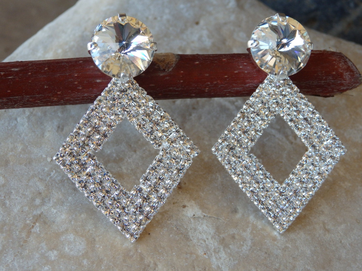 Hochzeit Kristall Ohrringe. Elegante Ohrstecker. Brautschmuck. Brautjungfer Geschenk. Weiße Halo Silberne von rebekajewelry