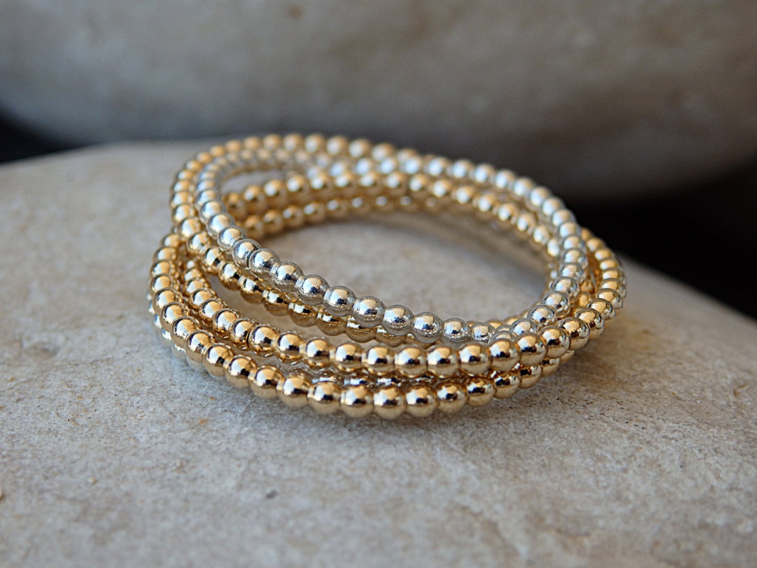 Sterling Silber & Gold Filled Stapelringe - Fünf Band Set von rebekajewelry