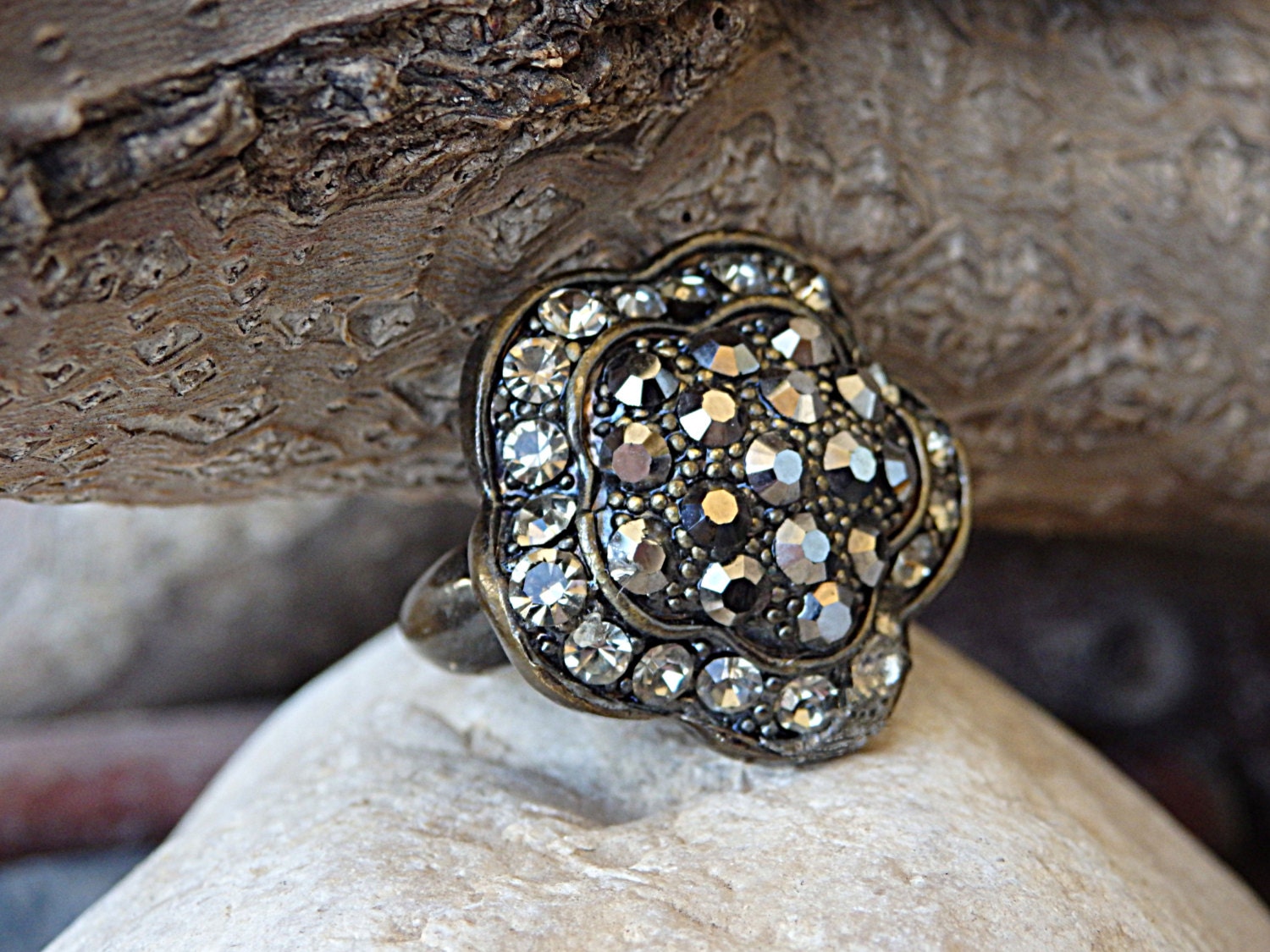 Jet Hämatit Ring, Blume Floral Kristall Messing Dunkle Edelstein Geformte Kristalle Cluster Grau Ring von rebekajewelry