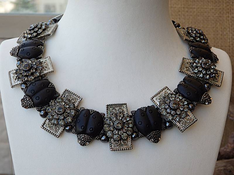 Käfer Halskette. Schwarze Kristall Silberkette. Schwarz-Graue Diamant-Cocktail-Tierhalskette. Abend Schmuck. Frauen Abschlussball Schmuck Käfer Halskette. Schwarze Kristall Silberkette. Schwarz-Graue Diamant-Cocktail-Tierhalskette. Abend Schmuck. Frauen Abschlussball Schmuck von rebekajewelry