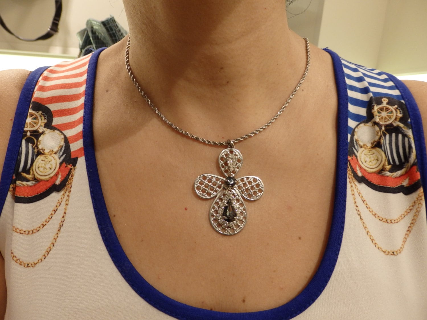 Kreuz Halskette. Silber Anhänger. Schmuck. Abgerundete Halskette.blume Statement Halskette, Schwarzer Diamant Kristall Halskette von rebekajewelry