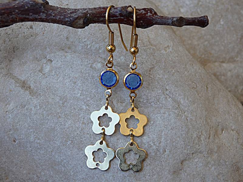 Gold Blumen Lange Baumeln Ohrringe, Blau Blume Blaue Stein Ohrringe von rebekajewelry