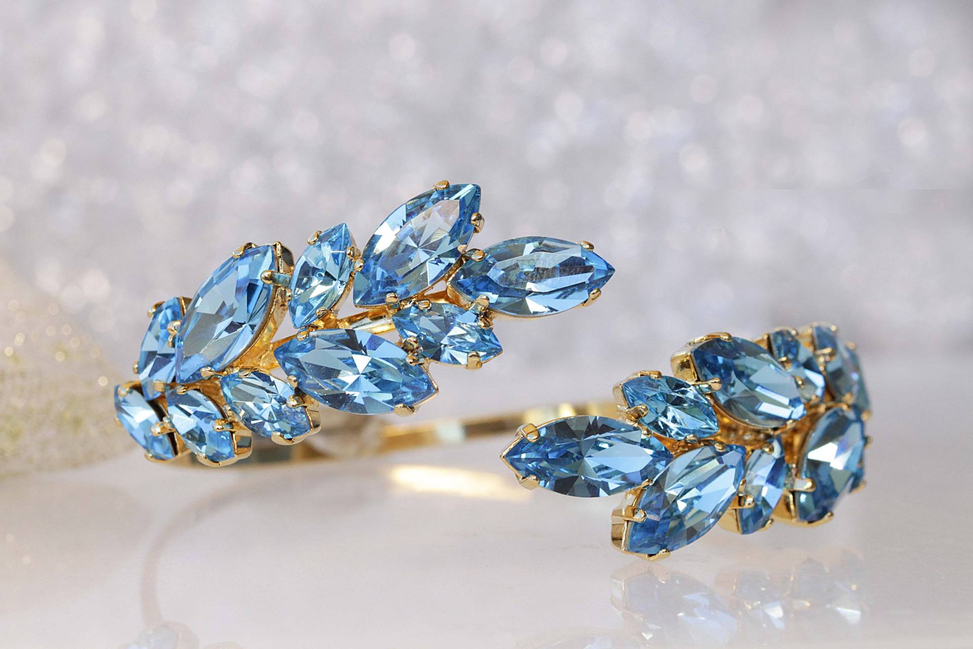 Light Blue Bracelet, Zartes Armband, Blatt Armband März Birthstone Etwas Blaues Braut, Aquamarin Kristall von rebekajewelry