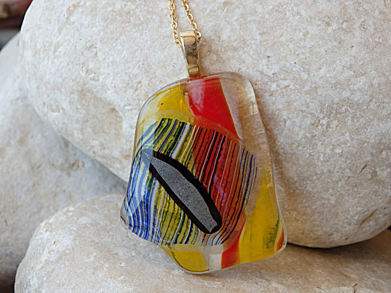 Mehrfarbige Halskette Aus Geschmolzenem Glas. Handgefertigte Glas Anhänger Für Frauen Geschenk Frauen. Weihnachtsgeschenk. Schmuck. Rot Gelb Mehrfarbige Halskette Aus Geschmolzenem Glas. Handgefertigte Glas Anhänger Für Frauen Geschenk Frauen. Weihnachtsgeschenk. Schmuck. Rot Gelb von rebekajewelry