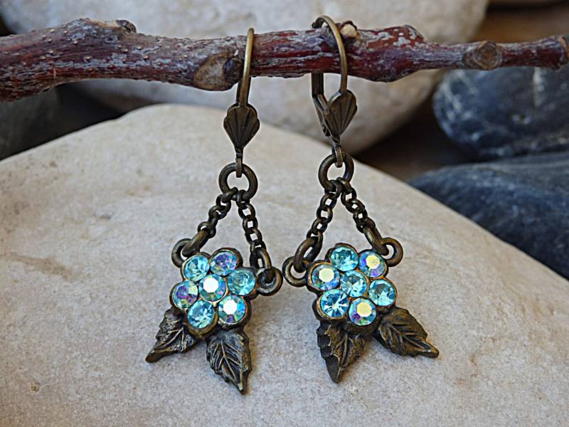 Messingblätter Ohrringe Antiker Türkis-Kristall, Vintage-stil von rebekajewelry