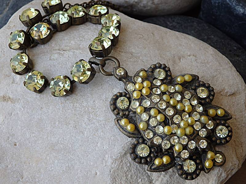 Mutter Der Braut Geschenk. Des Bräutigams Schmuck Gelbe Anhänger-Halskette. Statement Brauthalskette. Abendliche Große Halskette Mutter Der Braut Geschenk. Des Bräutigams Schmuck Gelbe Anhänger-Halskette. Statement Brauthalskette. Abendliche Große Halskette von rebekajewelry