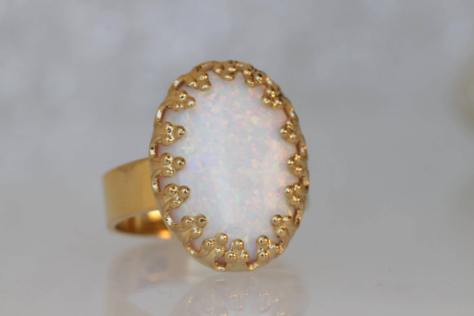 Opal Goldring, Edelsteinring, Großer Weißer Opalring, Oktober Geburtsstein, Weiß Verstellbarer Ring, Opalschmuck, Weiblicher Opalring von rebekajewelry