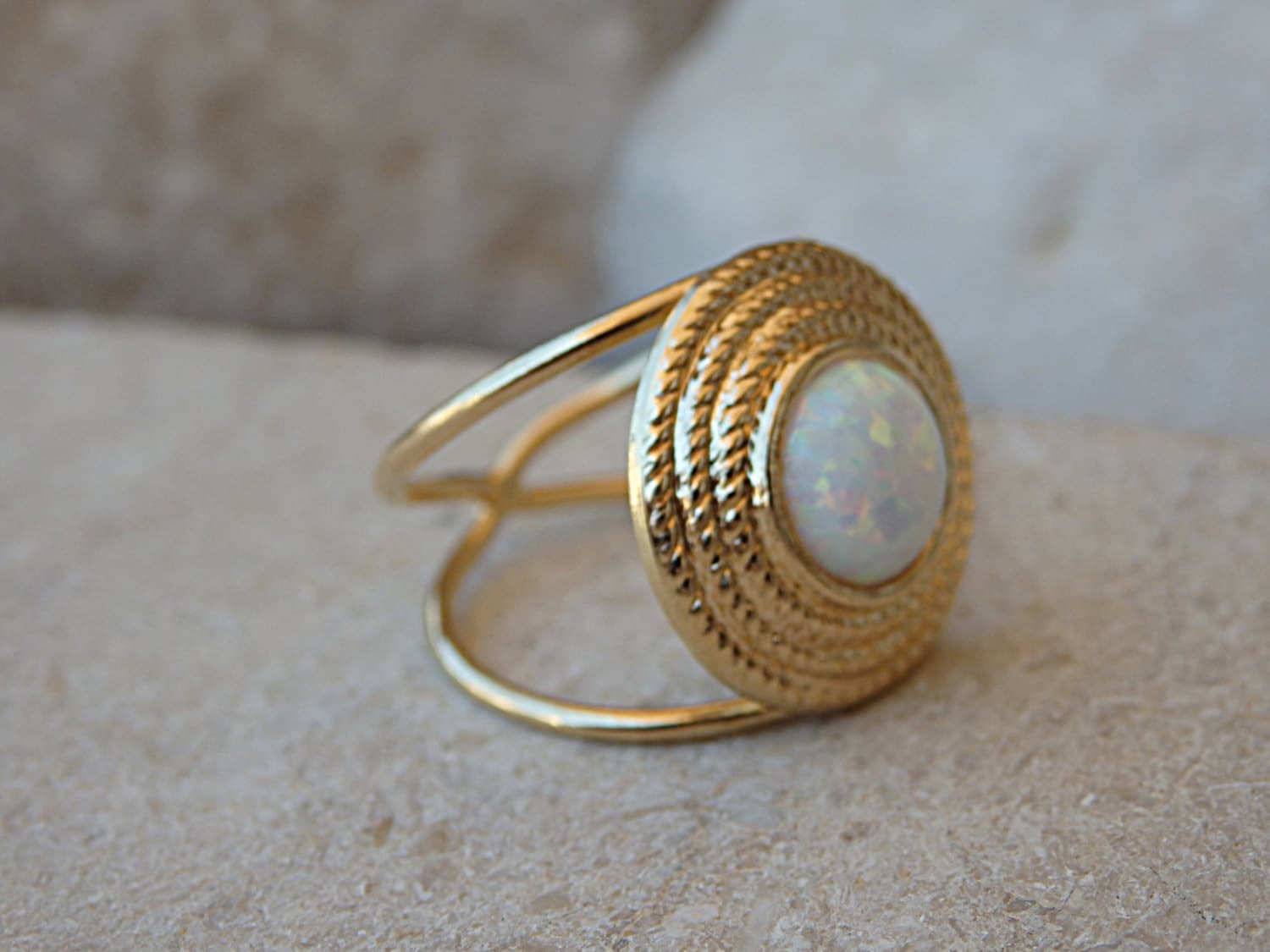 Opal Statementring, Weißer Opalring, Feueropalring, Solitär-Edelsteinring, Hochzeitsschmuck, Oktober Geburtstag, Gold Filled Brautringe von rebekajewelry