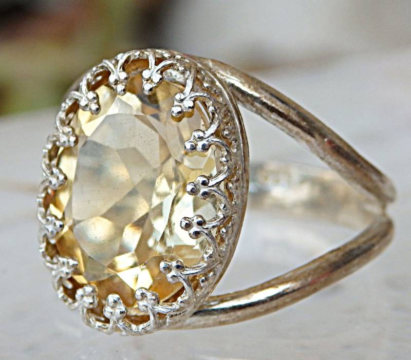 Oval Citrin Ring Natürlicher Edelstein, 925 Sterling Silber Oval Citrin Ring Natürlicher Edelstein, 925 Sterling Silber von rebekajewelry