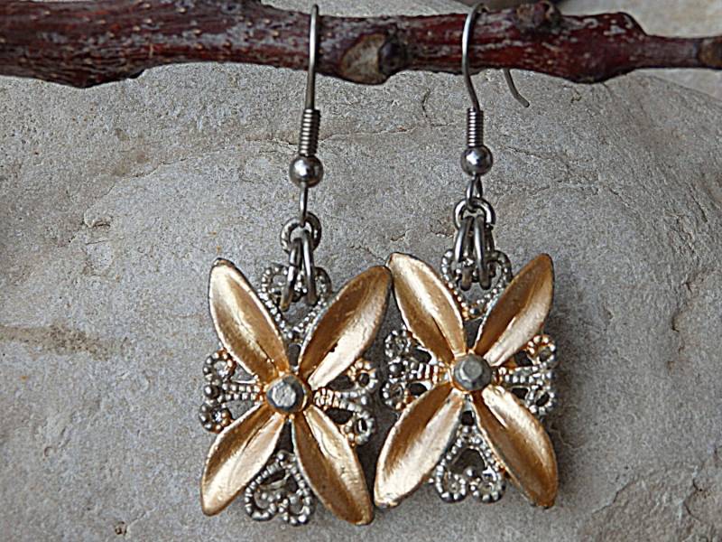 Pfirsich Emaille Ohrringe, Florale Silber Tägliche Blumen Brautjungfern Schmuck, Niedliche Ohrringe von rebekajewelry