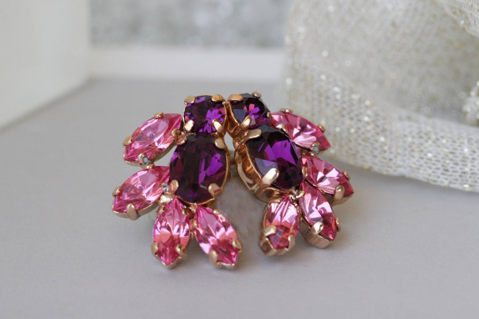 Pink Lila Ohrringe, Rosa Amethyst Fuchsia Kleine Cluster Braut Ohrring, Helle Hot Pink Hochzeit von rebekajewelry