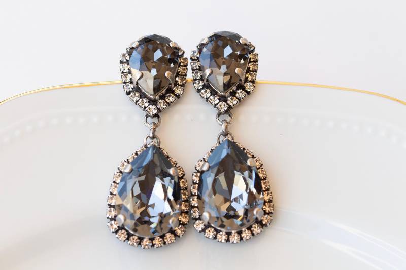Rauchgraue Kronleuchter Ohrringe, Schwarze Kristall Lange Teardrop Oxidierte Antike Silber Nacht Bolzen Tropfen Ohrringe von rebekajewelry