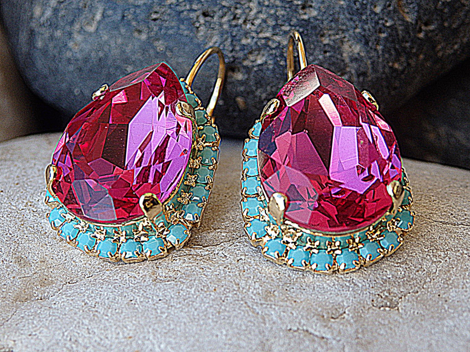 Pink Fuchsia Kristall Tropfen Ohrringe. Türkis-Fuchsia-Ohrringe. Teardrop Baumeln Ohrringe, Brautjungfern Rosa Brautschmuck von rebekajewelry