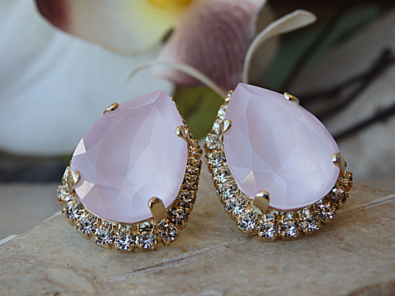 Pink Crystal Teardrop Ohrstecker Puderrosa Ohrstecker, Brautjungfer Schmuck von rebekajewelry