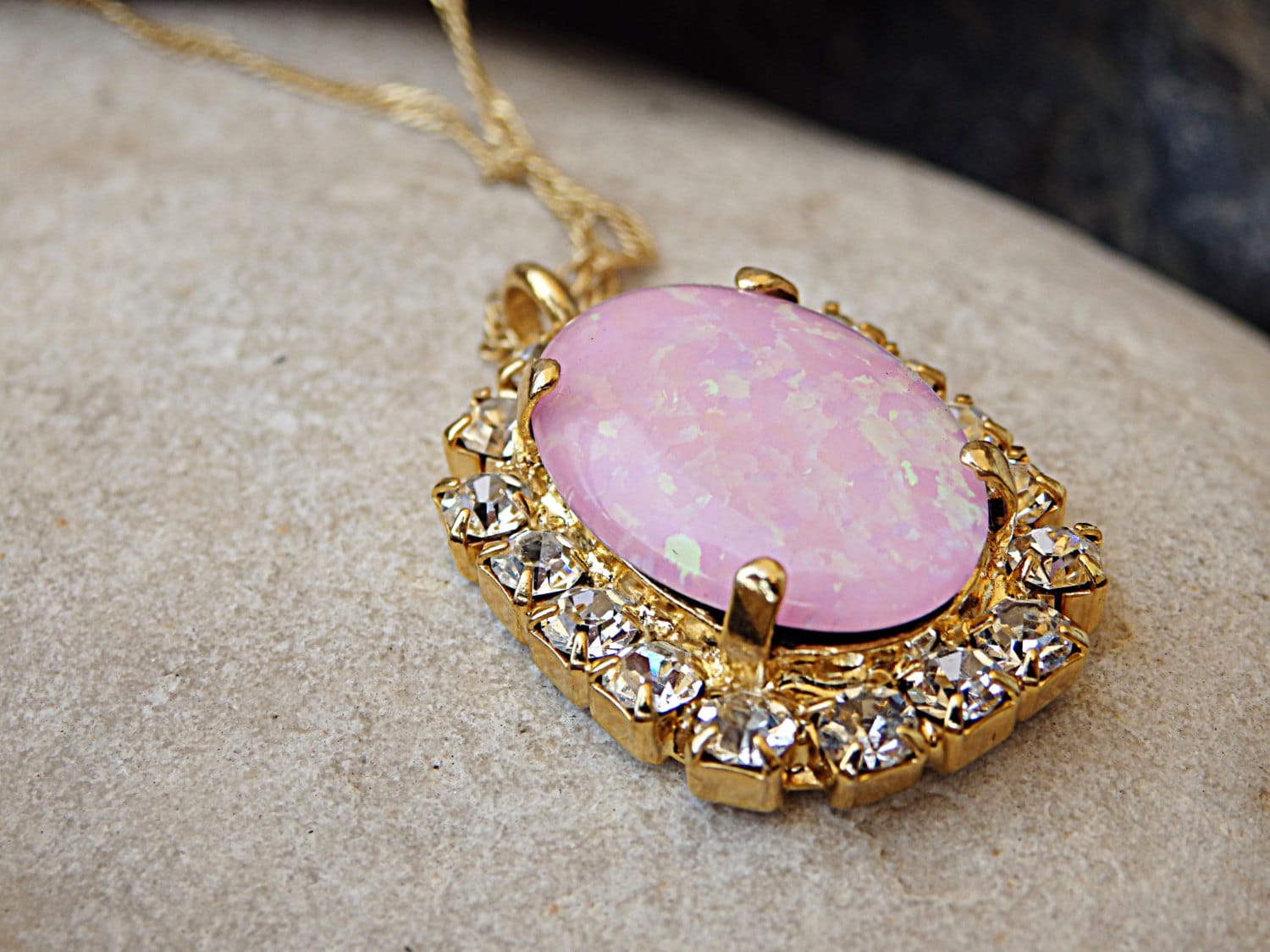 Rosa Opal Halskette Große Ovale Hochzeit Halskette, Brautschmuck, Oktober Geburtsstein von rebekajewelry