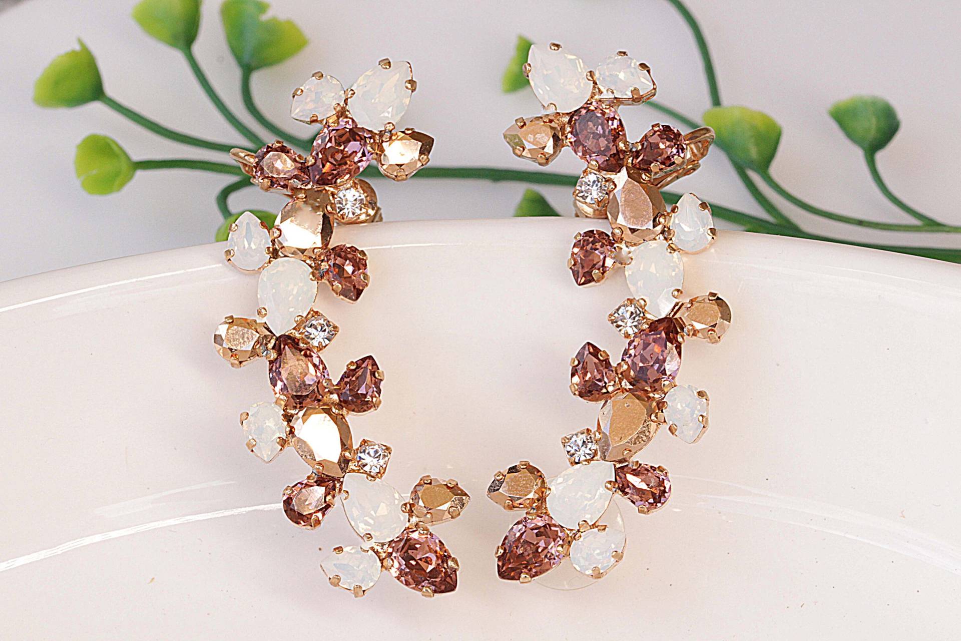 Rose Gold Ohrsteiger Ohrringe, Blush Rosa Ohr Kriecher Ohrringe, Braut Klettern Crawler, Weißer Opal Hochzeit von rebekajewelry