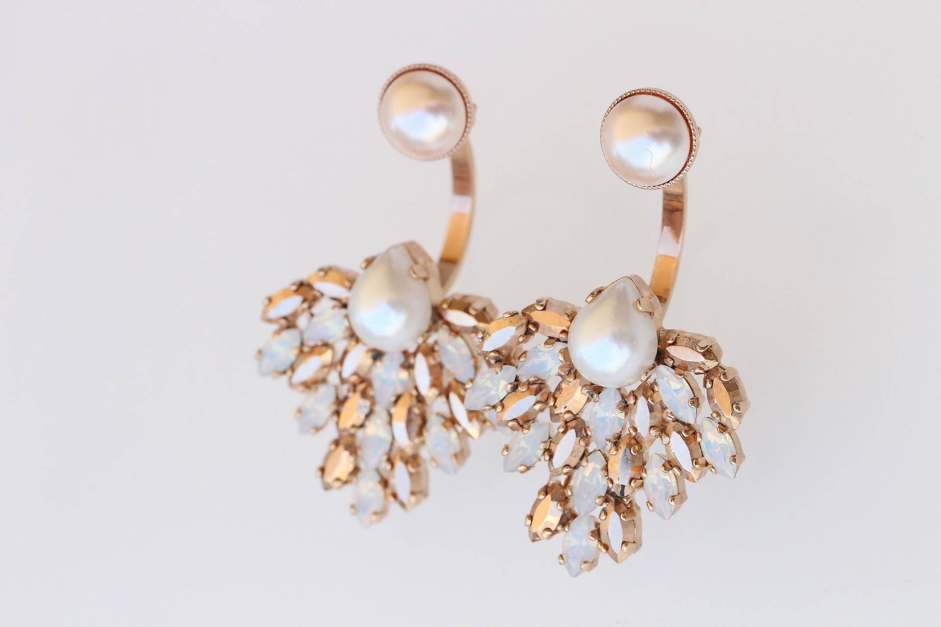Rose Gold Pearl Ear Jacket Braut Einzigartige Elfenbein Ohrringe von rebekajewelry