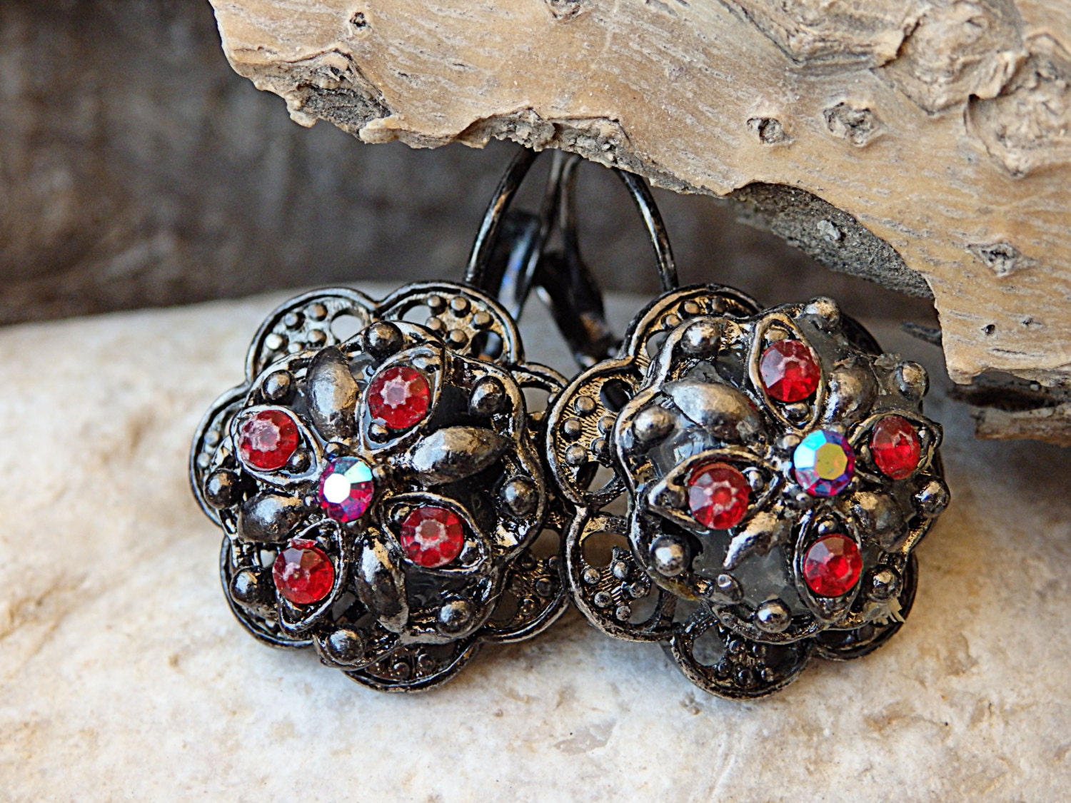 Rote Blumen Ohrringe. Vintage Tropfen Oxidierte Silberne Ohrringe Für Frauen Rote Tropfenohrringe. Florale Hängeohrringe von rebekajewelry