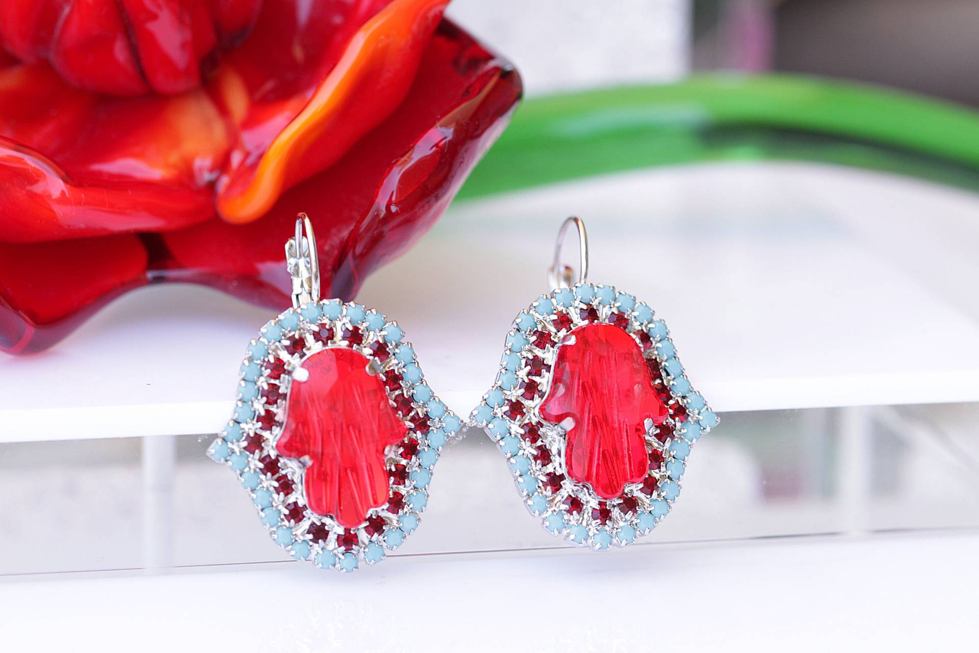 Rote Hamsa Ohrringe, Blutrote Ohrringe, Crimson Schmuck, Roter Türkis Viel Glück Ohrringe, Hamsa Hand Anhänger von rebekajewelry