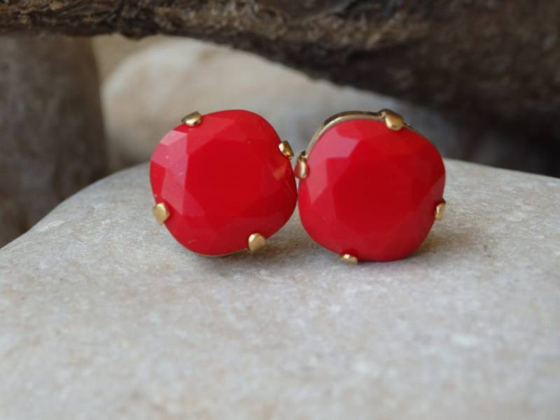 Rote Ohrringe, Kristallohrstecker, Kleine Rote Koralle Frauen Minimalist Schmuck Geschenk Für Sie, Frau von rebekajewelry