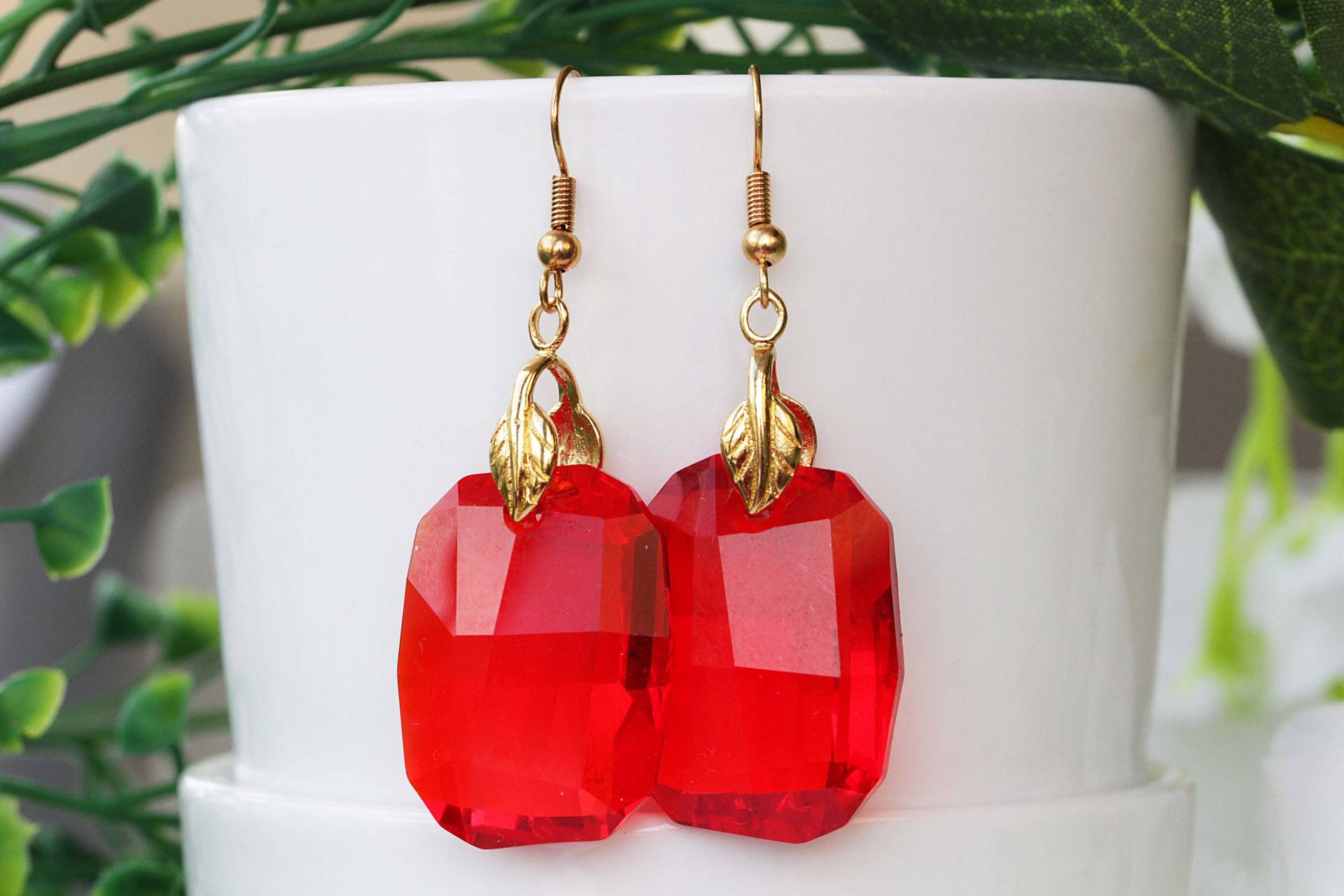 Rote Ohrringe, Rustikale Braut Ohrringe, Roter Schmuck Für Frau, Rote Rubin Heiße Farbe Baumeln Blatt Ohrringe von rebekajewelry