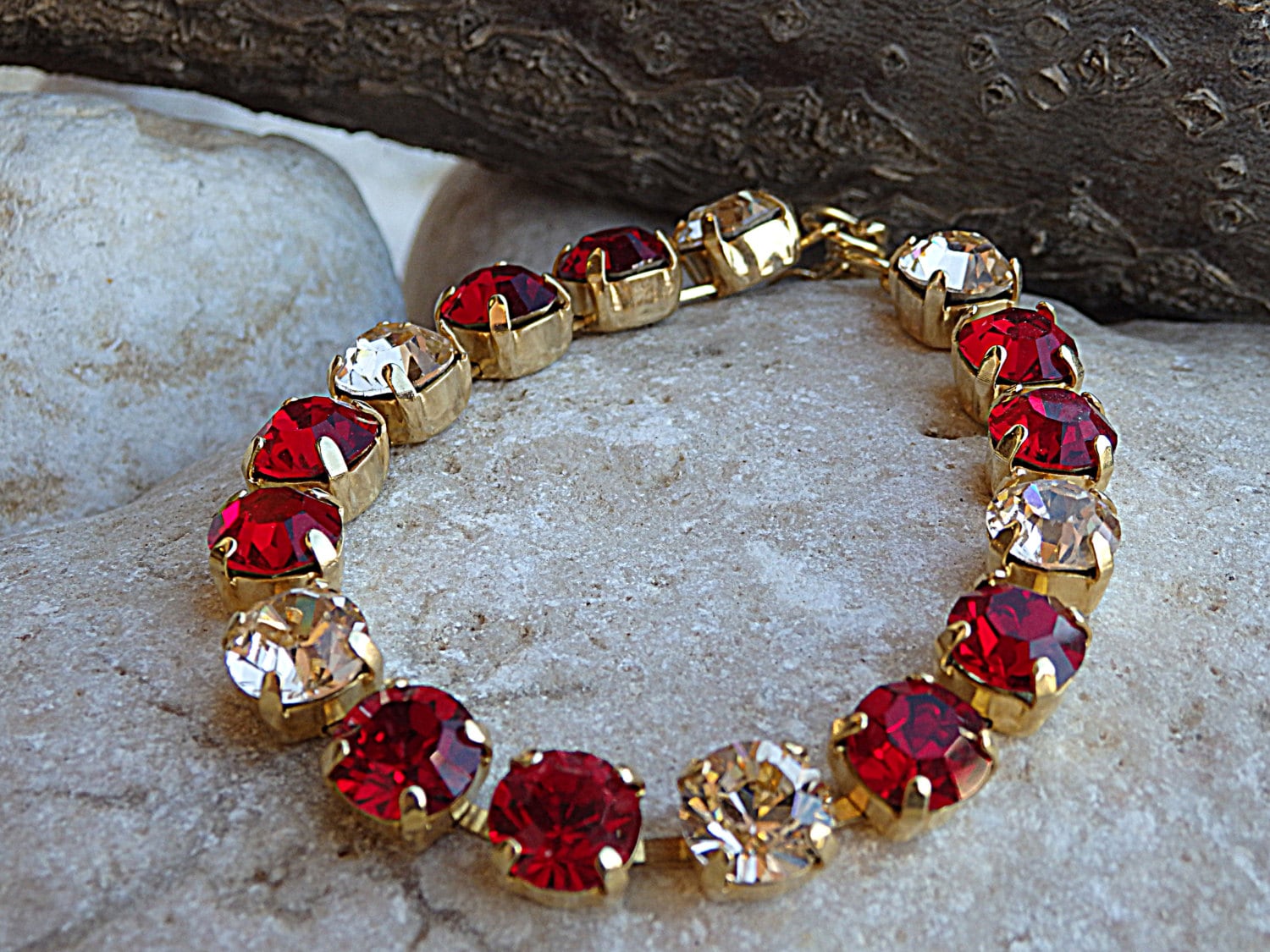 Roter Strass Tennis Armband, Kristall Armreif, Vergoldet Oder Versilbert von rebekajewelry