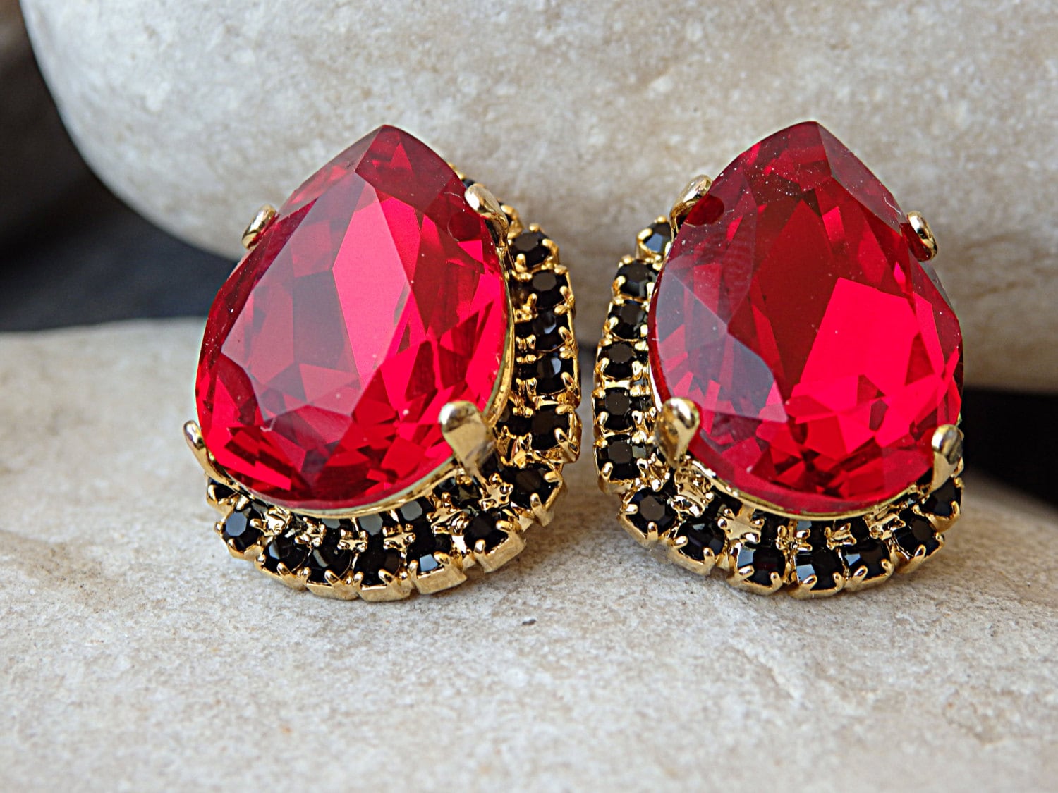 Roter Rubin Teardrop Ohrringe Strass Elegante Rote Und Schwarze Abend Ohrstecker von rebekajewelry