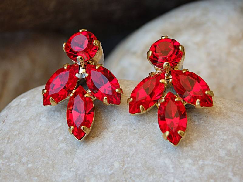 Rubin Ohrringe. Rubinrote Cluster Granatapfel Kristall Ohrringe, Minimalist Ohrstecker. Feine Granat-Ohrstecker von rebekajewelry