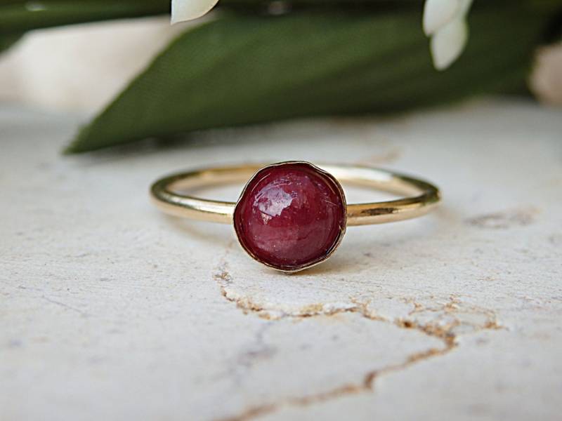 Rubin Ring. Natürlicher Als Echter Rubinring. Brautring. Zarte Zierliche Ring.juli Geburtsstein Ring von rebekajewelry