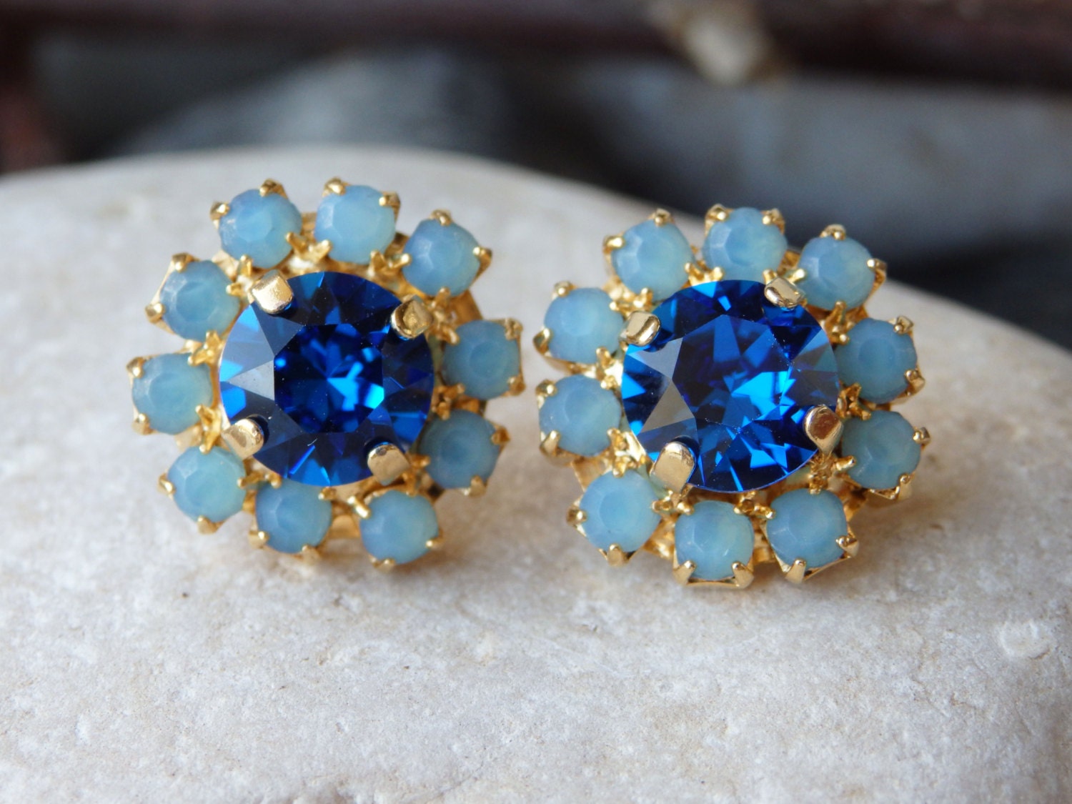 Sapphire Gold Ohrstecker, Und Türkis Kristall Ohrstecker. Blau von rebekajewelry