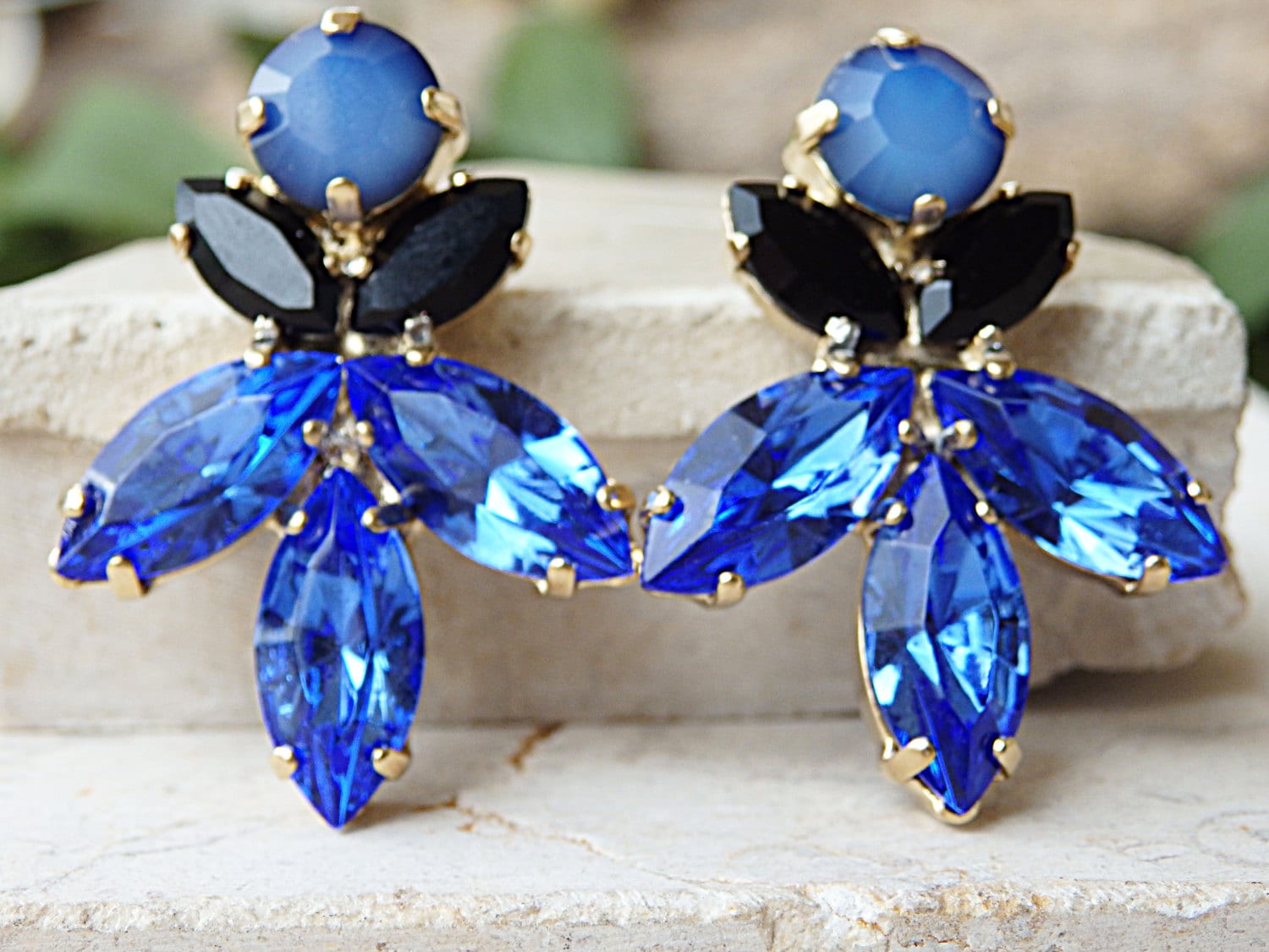 Saphir Ohrringe, Cocktail-Party, Blaue Braut Schwarz Blau, Glitzernde Große Ohrstecker, Königsblaue Geschenk Frau von rebekajewelry