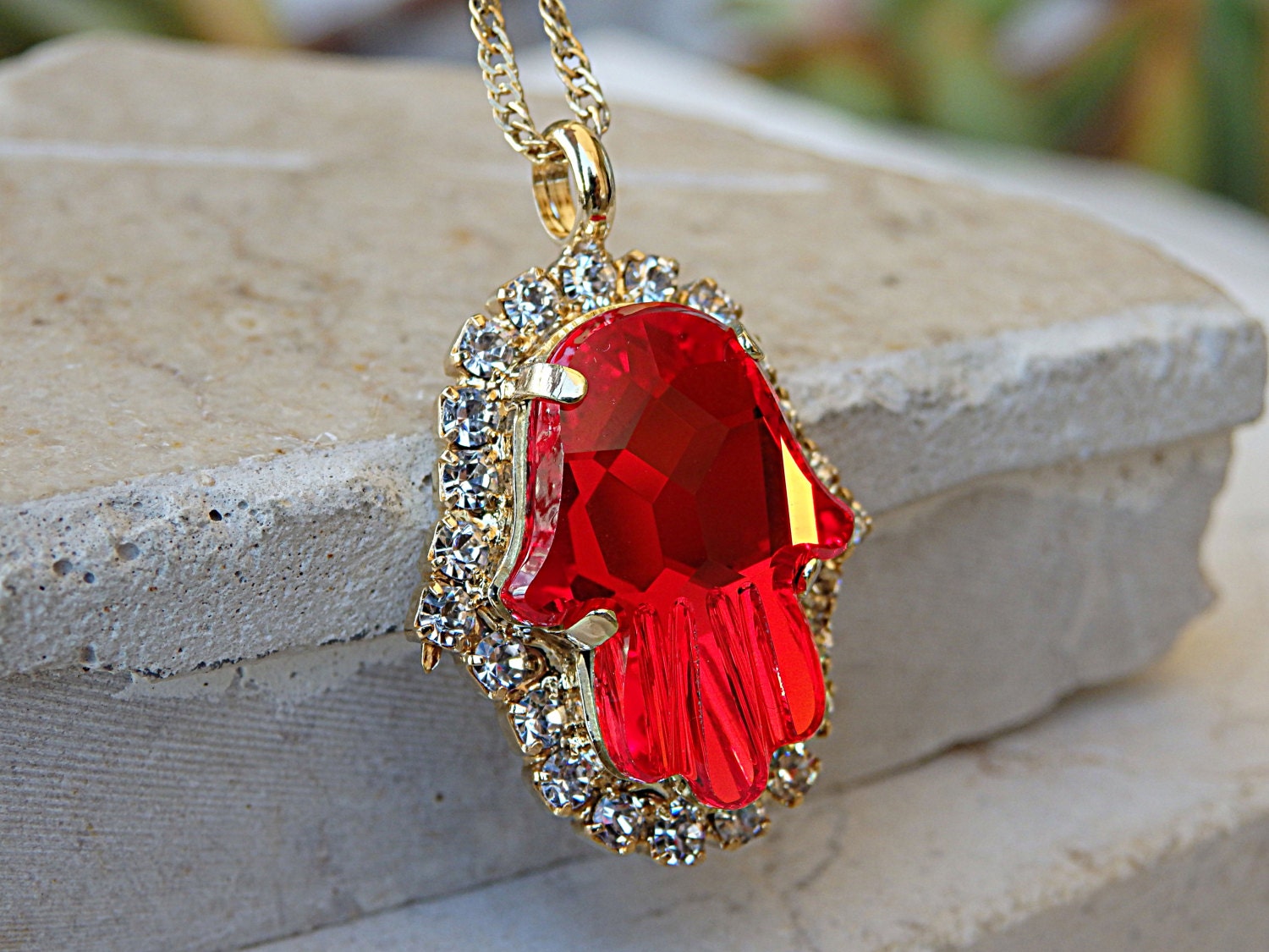 Schutz Halskette, Evil Eye Hamsa Anhänger, Rot Rubin Schmuck, Hand Der Fatima Frau Geburtstag Schmuck Geschenk von rebekajewelry