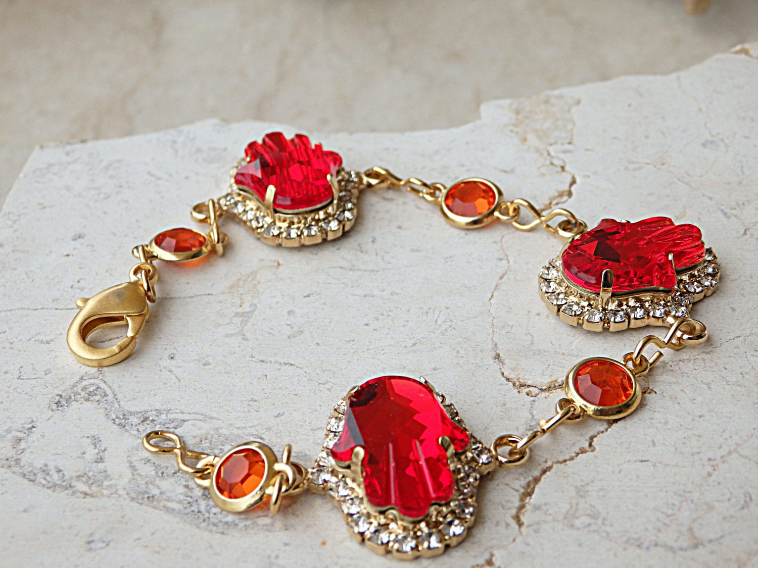 Roter Rubin Hamsa Armband Rotgold Und Orange, Böser Blick Schutz von rebekajewelry