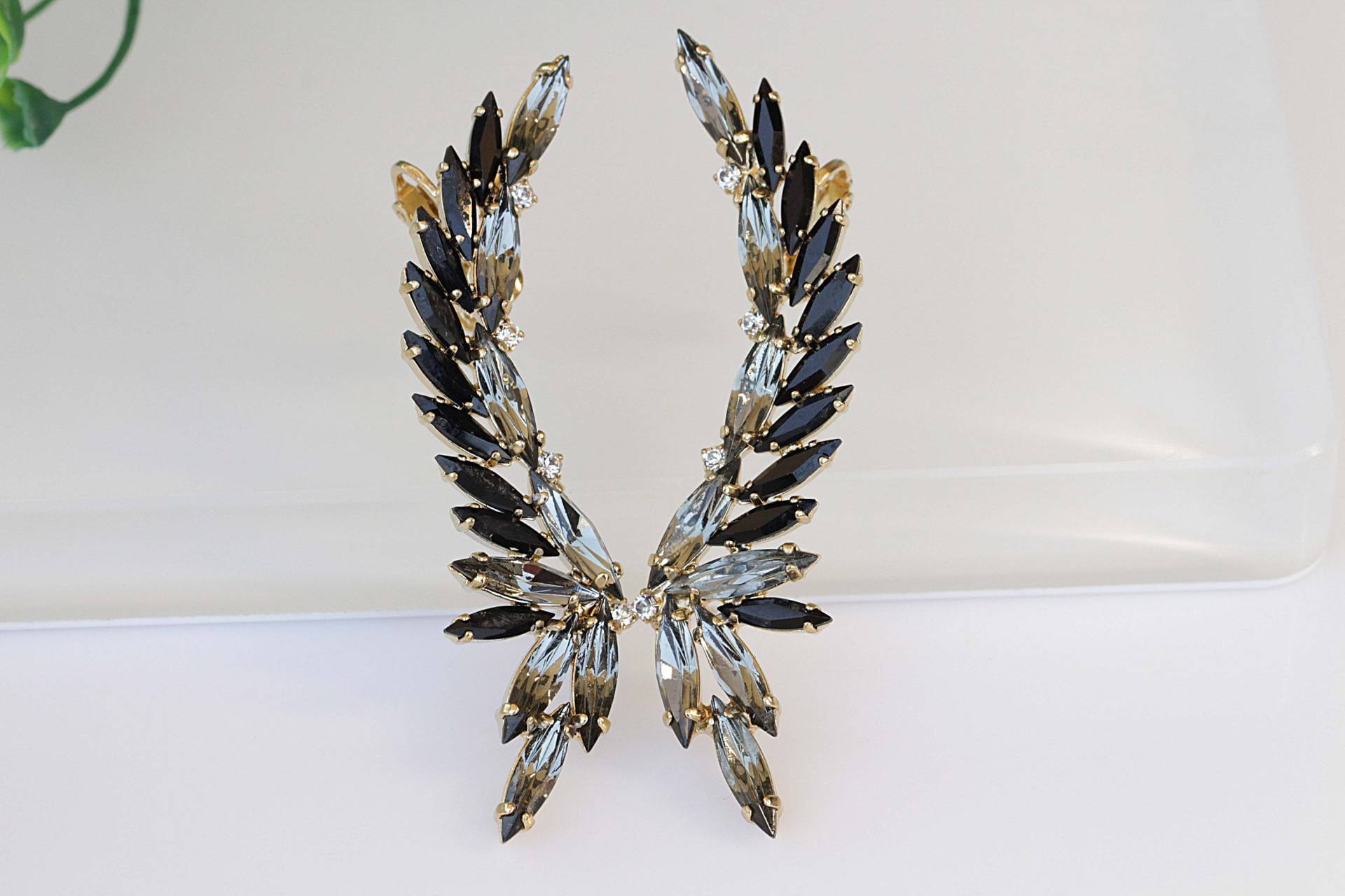 Schwarze Kristall Ohr Kletterer Ohrringe Statement Abendschmuck von rebekajewelry