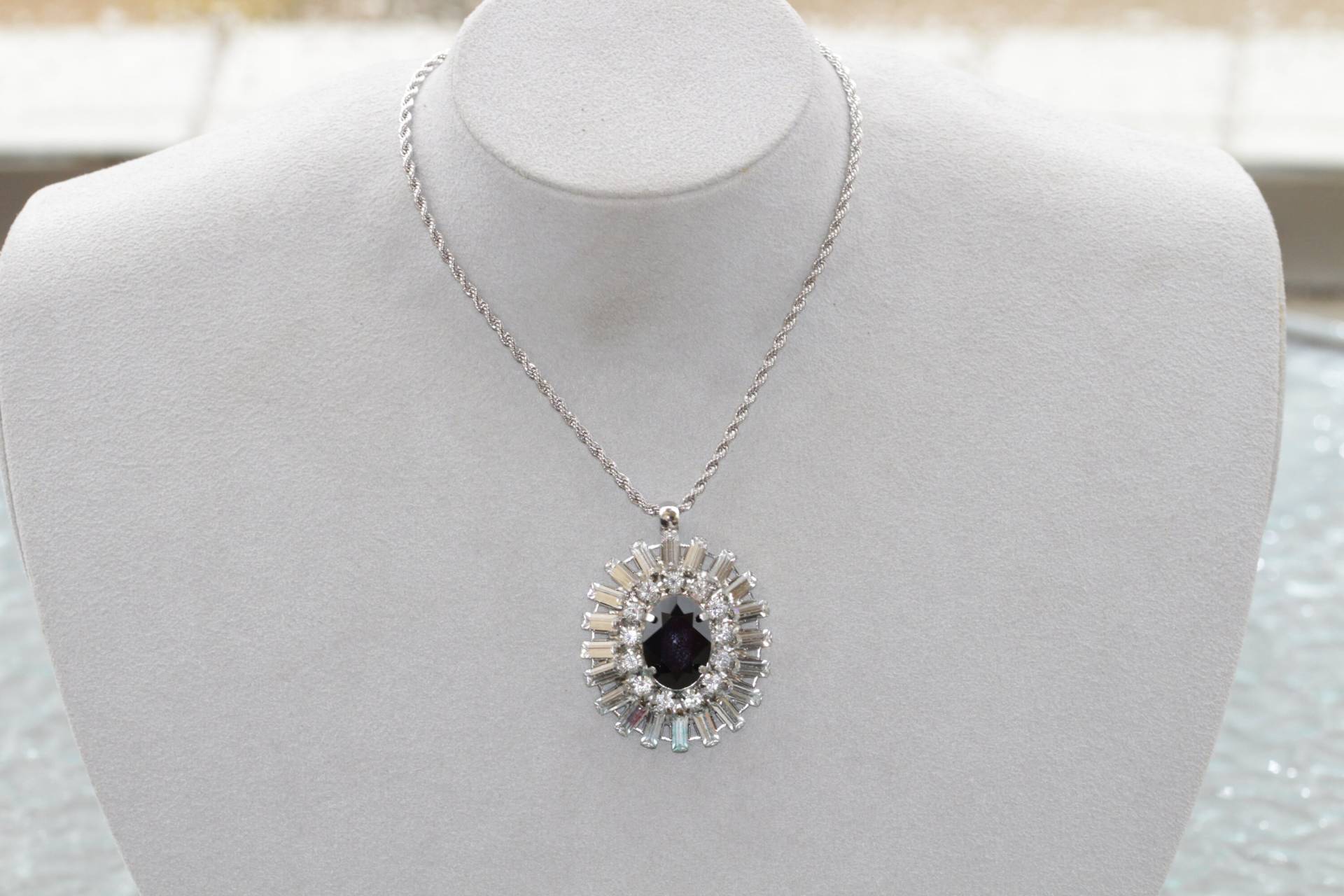 Handmade Schwarz Kristall Anhänger Halskette 24K Gold Oder Silber Überzogen von rebekajewelry