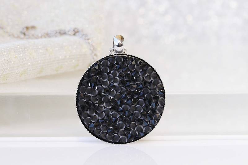 Schwarze Halskette, Runde Halskette, Kristallhalskette, Geschenk Für Sie, Disc-Halskette, Crystal Rock-Anhänger, Boho-Halskette, Silber Schwarz von rebekajewelry