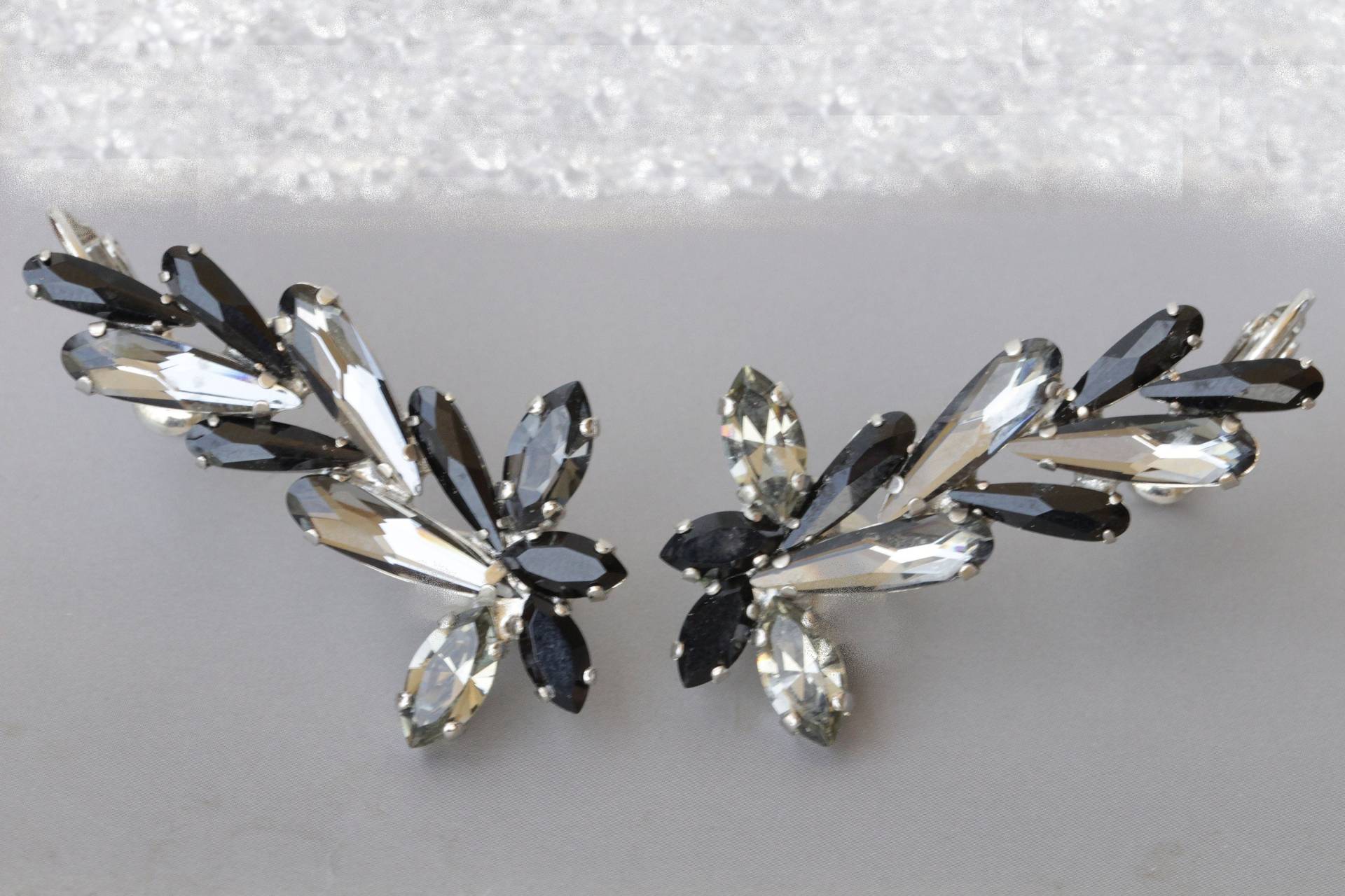 Schwarze Kristall Ohr Kletterer Vergoldete/Versilberte Ohrringe von rebekajewelry