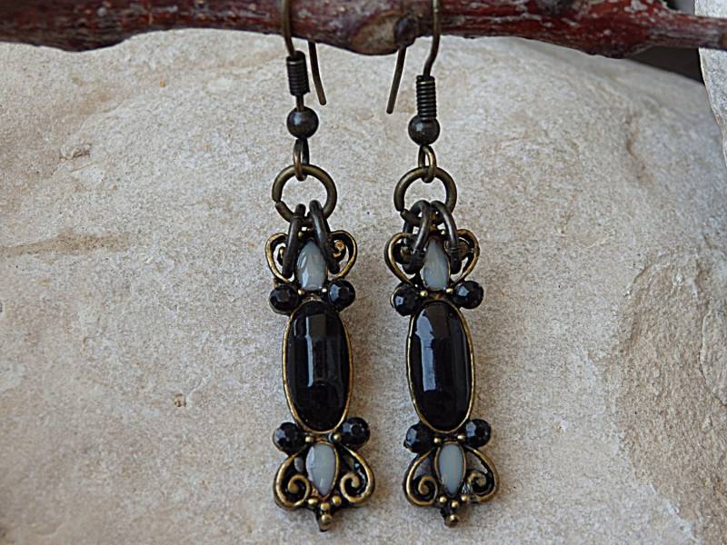 Schwarze Onyx Messing Bar Ohrringe Mit Kristallen von rebekajewelry